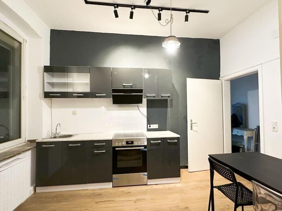 Igo Apartment 2 Schlafenzimmer Mit Waschmaschine Trockner Haustier Rheinufer 5Min Netflix Disney Plus 17-6 Duisburg Exterior foto